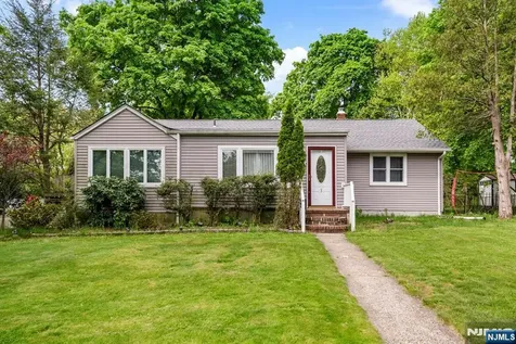 3 Burton Place Cresskill NJ 07626