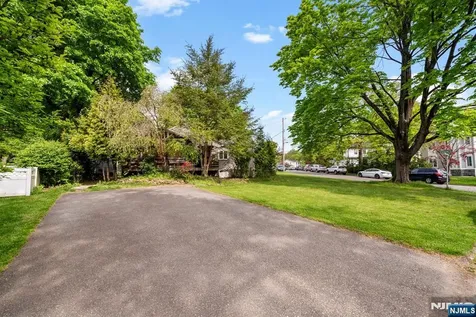 3 Burton Place Cresskill NJ 07626