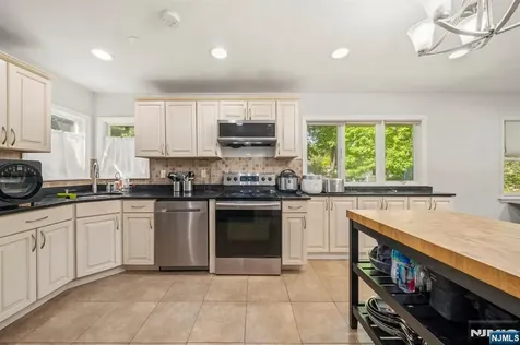 3 Burton Place Cresskill NJ 07626