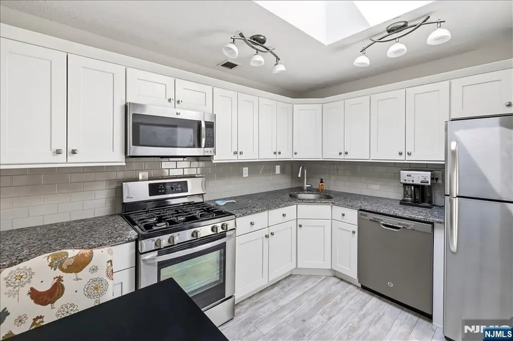 1150 River Road Edgewater NJ 07020