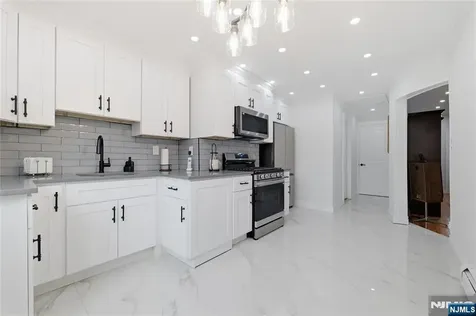 813 20th Street Union City NJ 07087