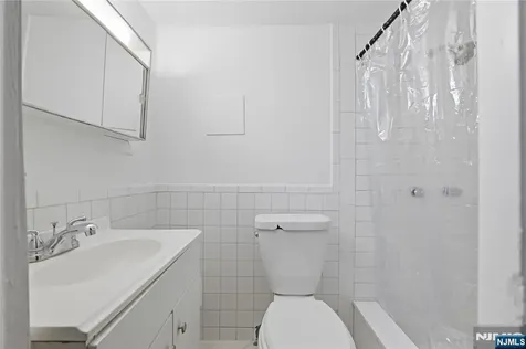 813 20th Street Union City NJ 07087