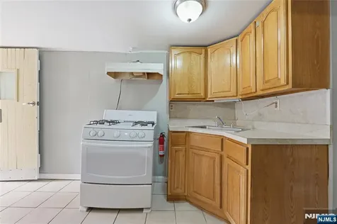 813 20th Street Union City NJ 07087