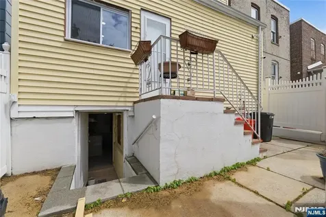 813 20th Street Union City NJ 07087