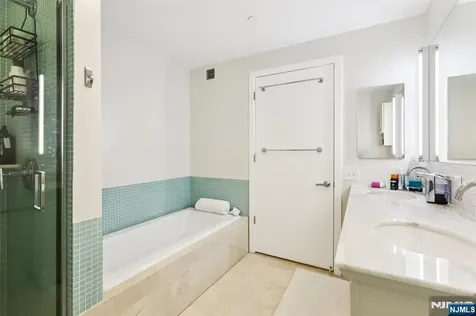 1215 Hudson Park Edgewater NJ 07020