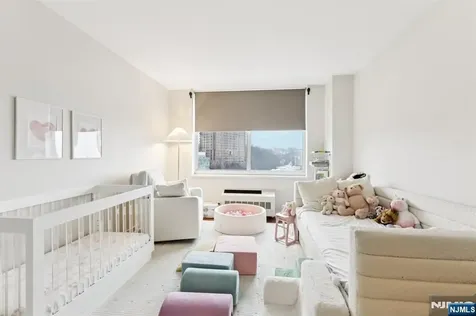 1215 Hudson Park Edgewater NJ 07020