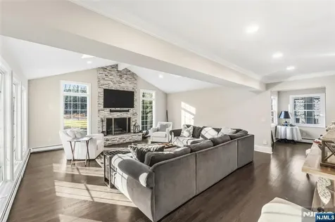 27 Pine Hill Road Old Tappan NJ 07675