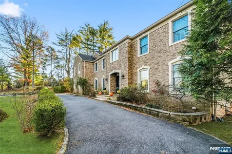 27 Pine Hill Road Old Tappan NJ 07675