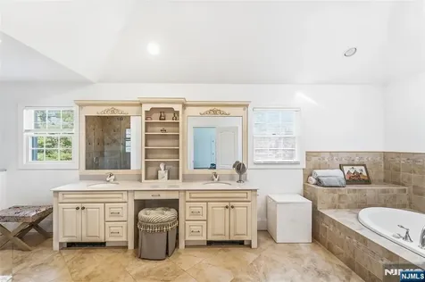 27 Pine Hill Road Old Tappan NJ 07675
