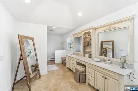 27 Pine Hill Road Old Tappan NJ 07675