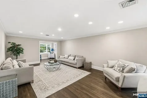 27 Pine Hill Road Old Tappan NJ 07675