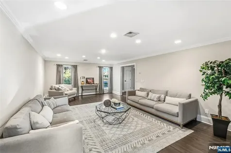 27 Pine Hill Road Old Tappan NJ 07675