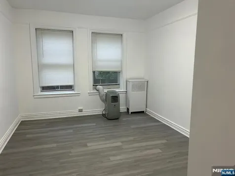 250 Broad Leonia NJ 07605