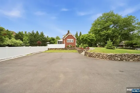 50 2nd Street Park Ridge NJ 07656