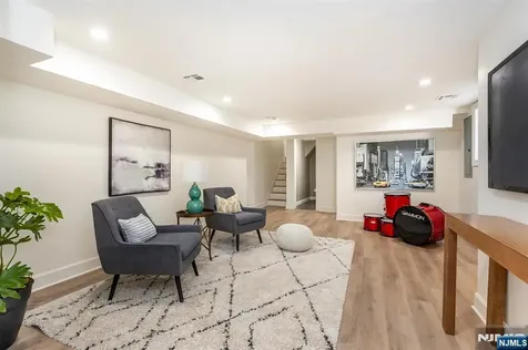 181 Valley Road Montclair NJ 07042