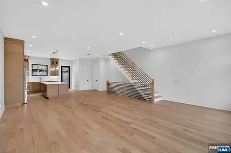 522 Valley Road Clifton NJ 07013