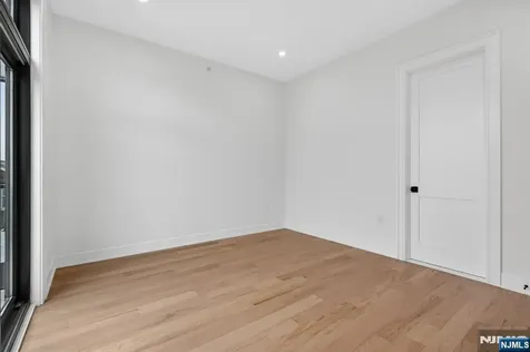 522 Valley Road Clifton NJ 07013