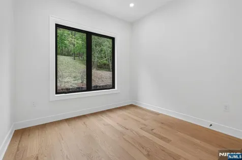 522 Valley Road Clifton NJ 07013