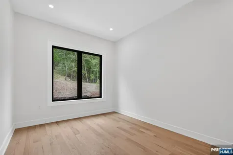 522 Valley Road Clifton NJ 07013