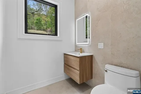 522 Valley Road Clifton NJ 07013