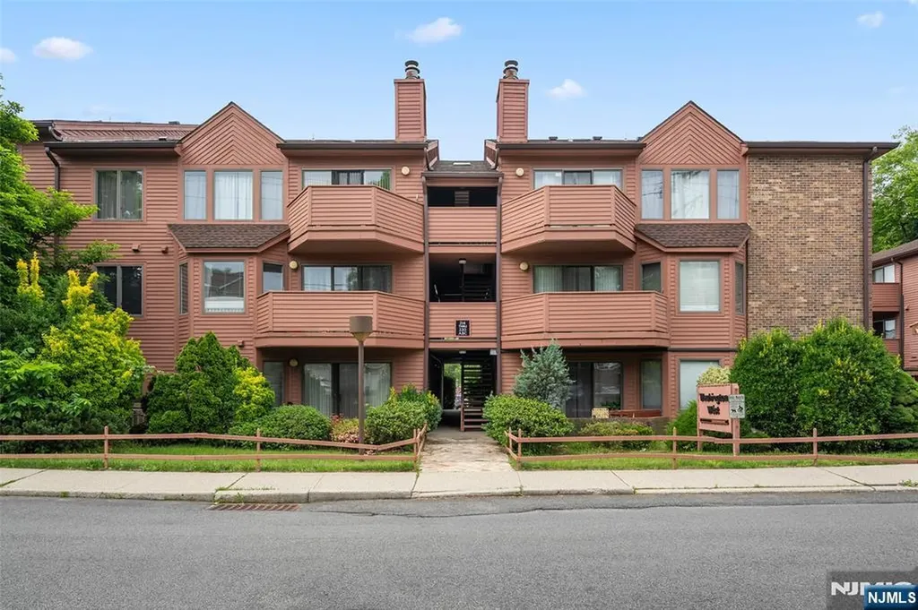 216A Washington Avenue Fort Lee NJ 07024