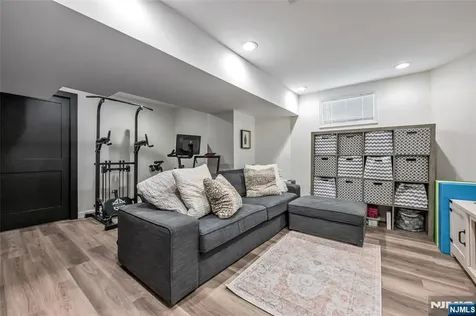 309 Maple Avenue Oradell NJ 07649