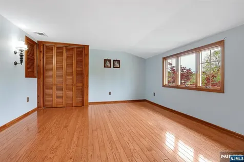 15 Stephen Avenue Lincoln Park Borough NJ 07035