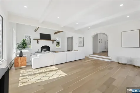 708 Windswept Lane Franklin Lakes NJ 07417