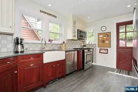 61 Hawthorne Terrace Leonia NJ 07605
