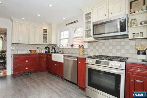 61 Hawthorne Terrace Leonia NJ 07605
