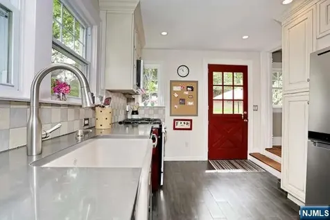 61 Hawthorne Terrace Leonia NJ 07605