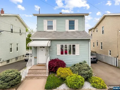 29 Pine Street Lodi NJ 07644