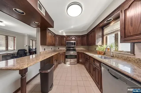 29 Pine Street Lodi NJ 07644