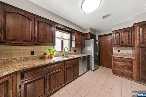 29 Pine Street Lodi NJ 07644