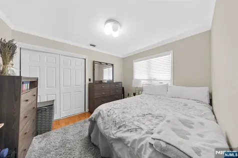 29 Pine Street Lodi NJ 07644
