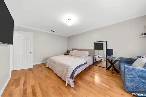 29 Pine Street Lodi NJ 07644
