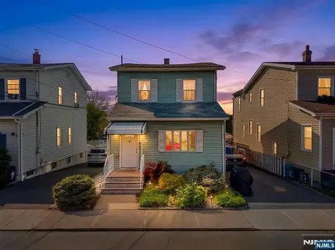 29 Pine Street Lodi NJ 07644
