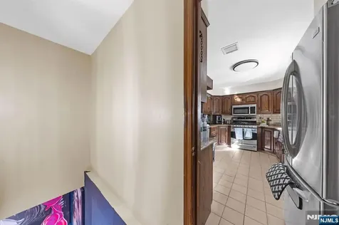 29 Pine Street Lodi NJ 07644