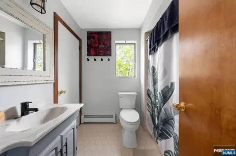 29 Pine Street Lodi NJ 07644