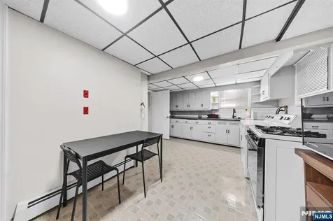 29 Pine Street Lodi NJ 07644