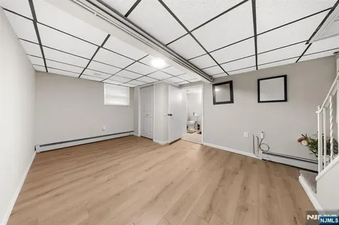 29 Pine Street Lodi NJ 07644