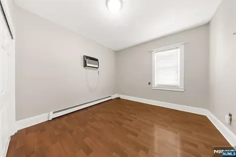 29 Pine Street Lodi NJ 07644