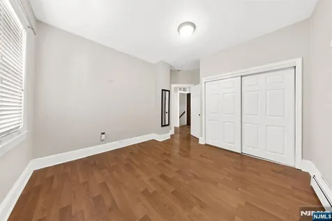 29 Pine Street Lodi NJ 07644