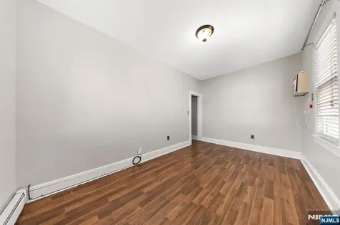 29 Pine Street Lodi NJ 07644