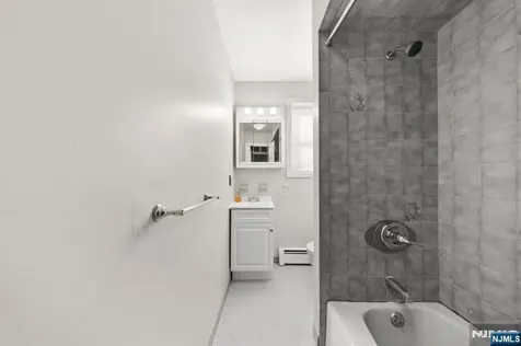 29 Pine Street Lodi NJ 07644