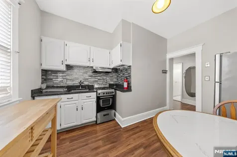29 Pine Street Lodi NJ 07644