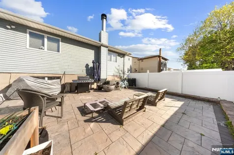 29 Pine Street Lodi NJ 07644