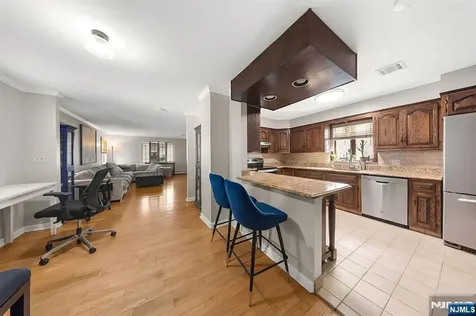 29 Pine Street Lodi NJ 07644