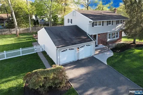 25 Debbie Court Wayne NJ 07470