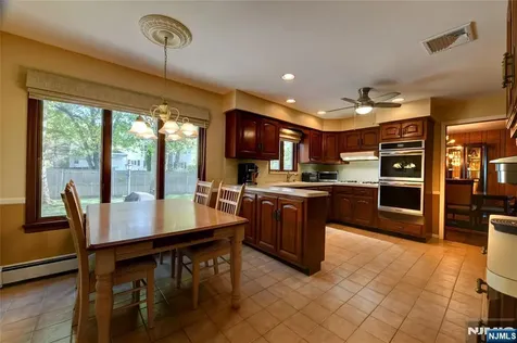 25 Debbie Court Wayne NJ 07470